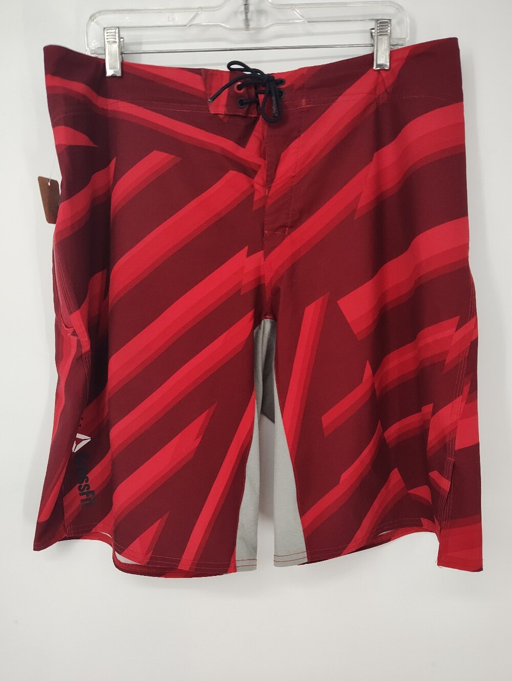 Reebok Red and Dark Red Diagonal Stripe CrossFit Shorts Mens Large